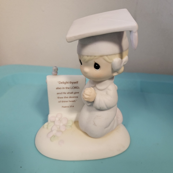 Vintage and Rare 1982 Seek Ye the Lord Graduation Precious Moments Figurine - Picture 3 of 6